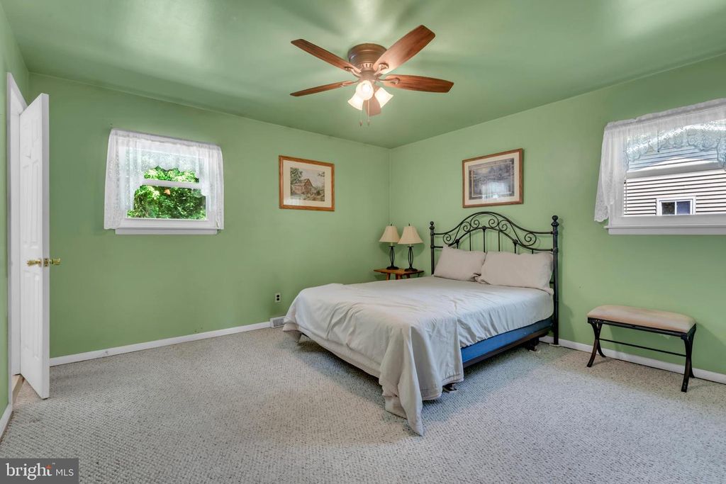 Image 15 of property listing at 1410 MARINER DR, Arnold, MD 21012