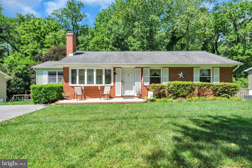 Image 2 of property listing at 1410 MARINER DR, Arnold, MD 21012