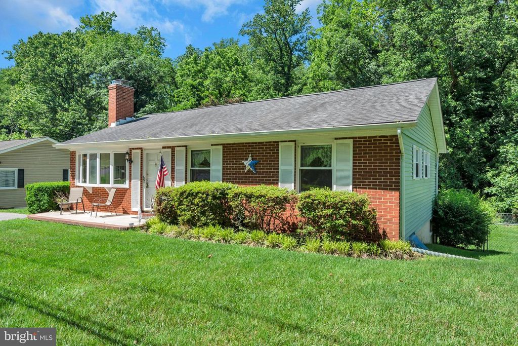 Image 34 of property listing at 1410 MARINER DR, Arnold, MD 21012