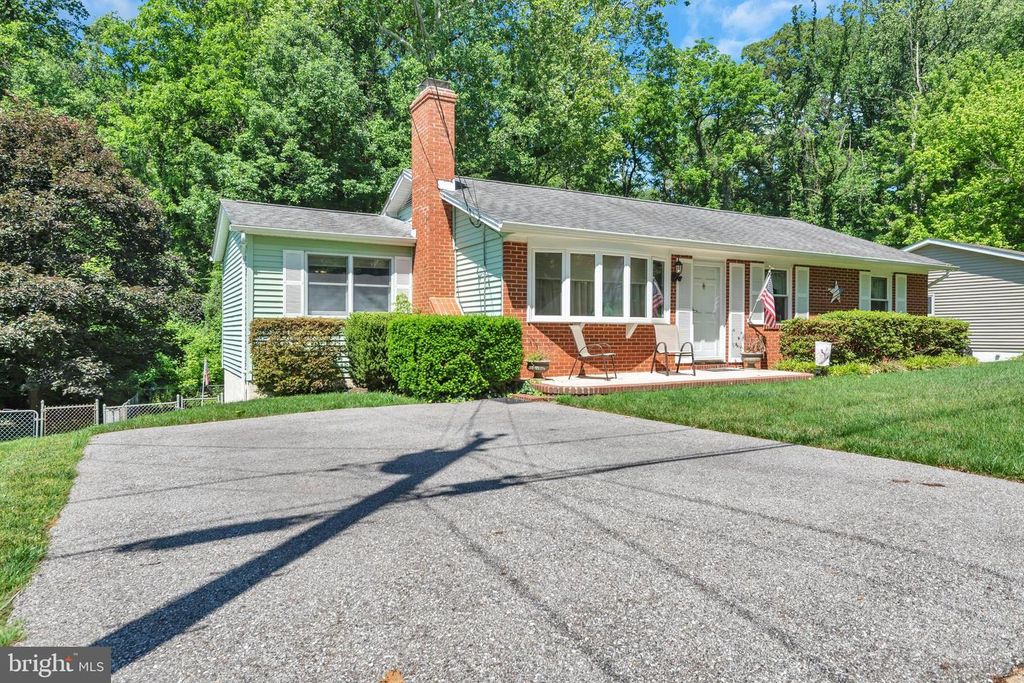 Image 35 of property listing at 1410 MARINER DR, Arnold, MD 21012