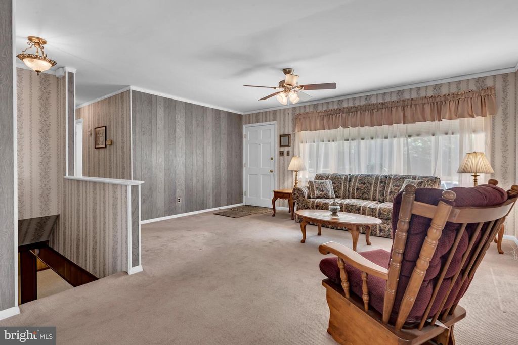 Image 5 of property listing at 1410 MARINER DR, Arnold, MD 21012