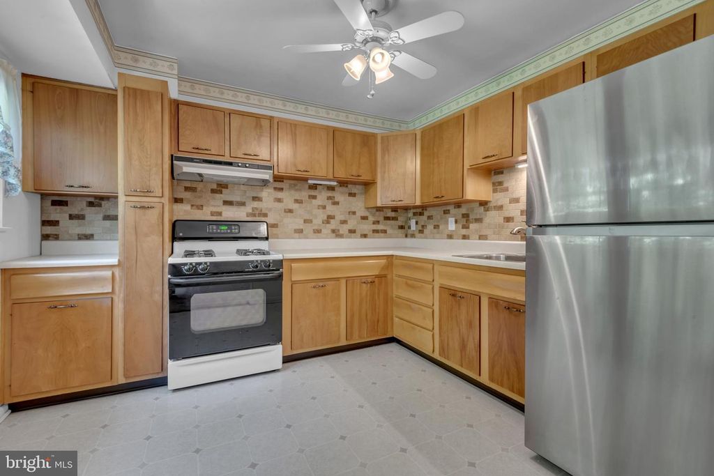 Image 7 of property listing at 1410 MARINER DR, Arnold, MD 21012