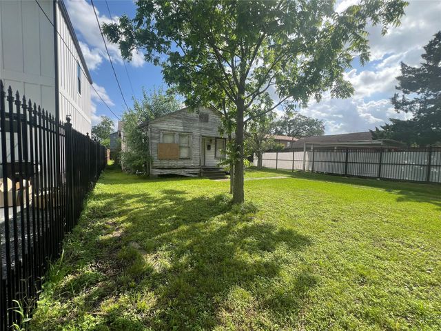 1210 Lindale Street, Houston, TX 77022