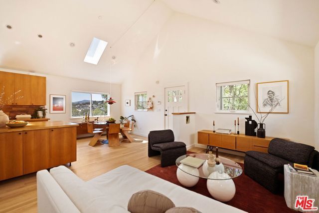 2112 Duane Street, Los Angeles, CA 90039