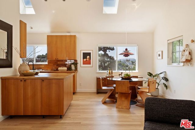 2112 Duane Street, Los Angeles, CA 90039
