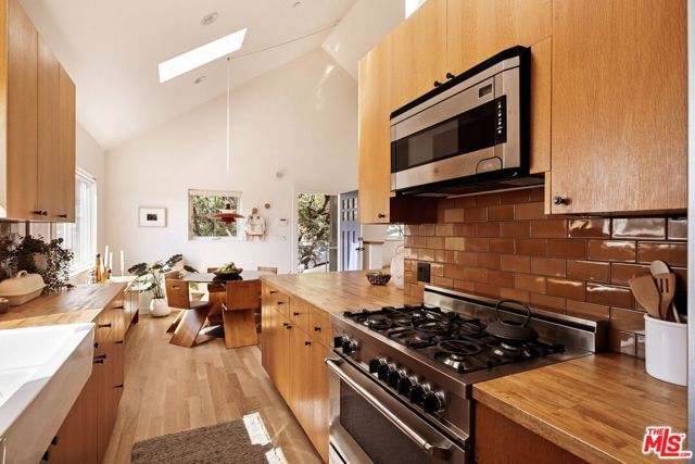 2112 Duane Street, Los Angeles, CA 90039