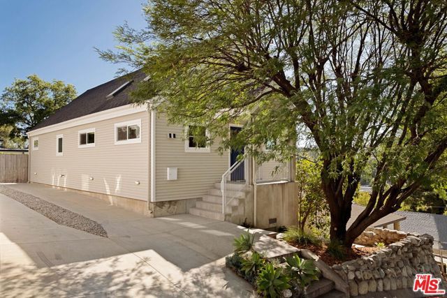 2112 Duane Street, Los Angeles, CA 90039