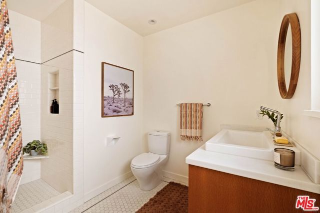 2112 Duane Street, Los Angeles, CA 90039