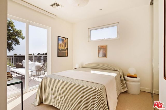 2112 Duane Street, Los Angeles, CA 90039