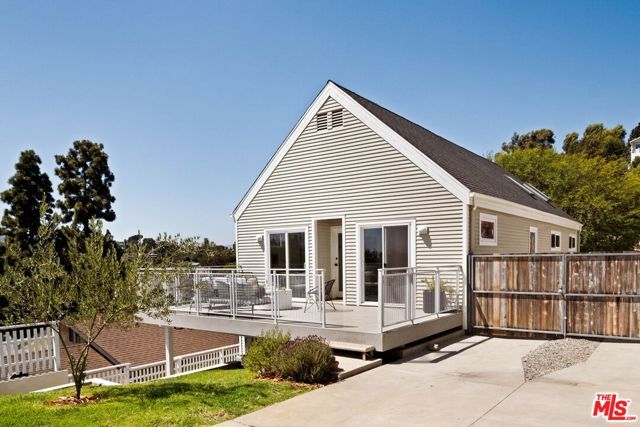 2112 Duane Street, Los Angeles, CA 90039