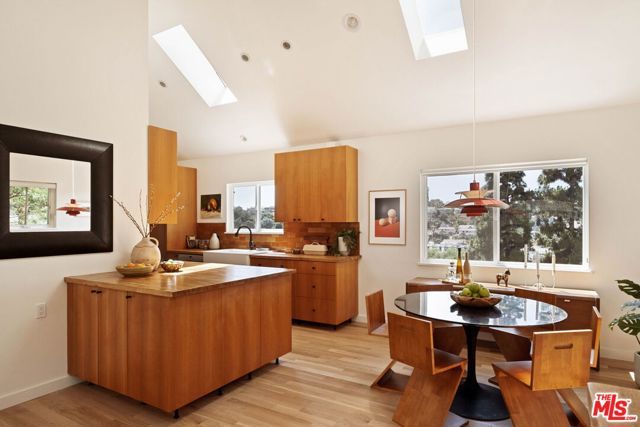 2112 Duane Street, Los Angeles, CA 90039