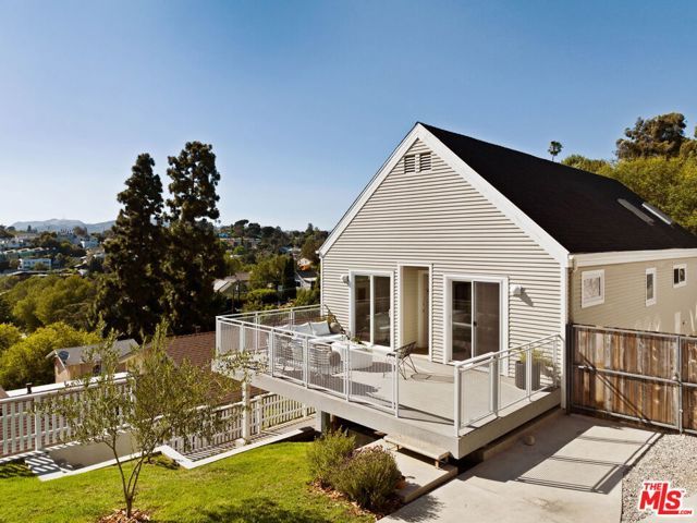2112 Duane Street, Los Angeles, CA 90039