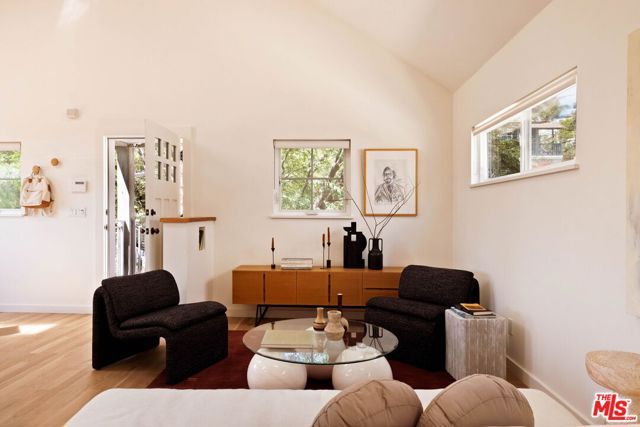 2112 Duane Street, Los Angeles, CA 90039