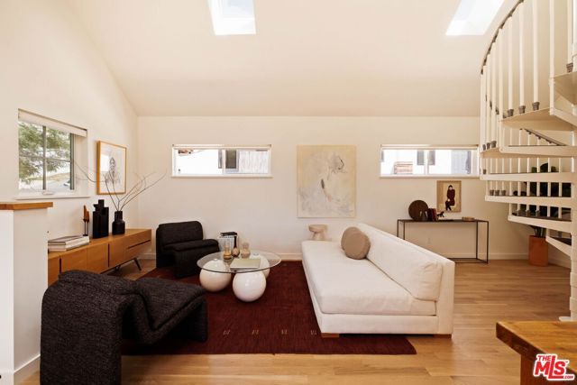 2112 Duane Street, Los Angeles, CA 90039