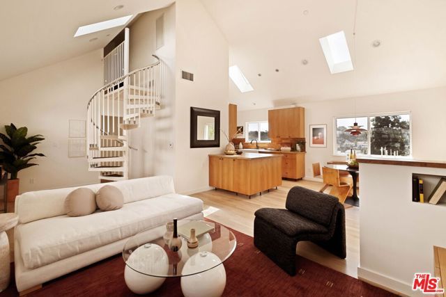 2112 Duane Street, Los Angeles, CA 90039