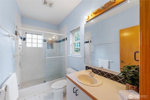 2337 West Beach Road, Oak Harbor, WA 98277