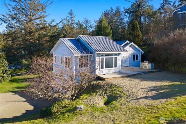 2337 West Beach Road, Oak Harbor, WA 98277