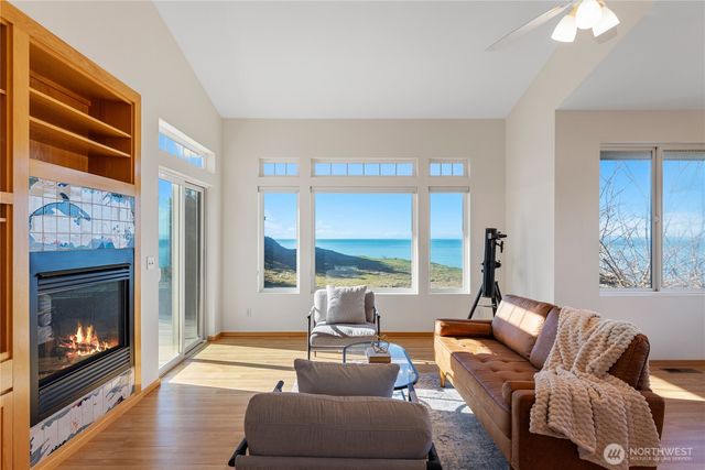 2337 West Beach Road, Oak Harbor, WA 98277