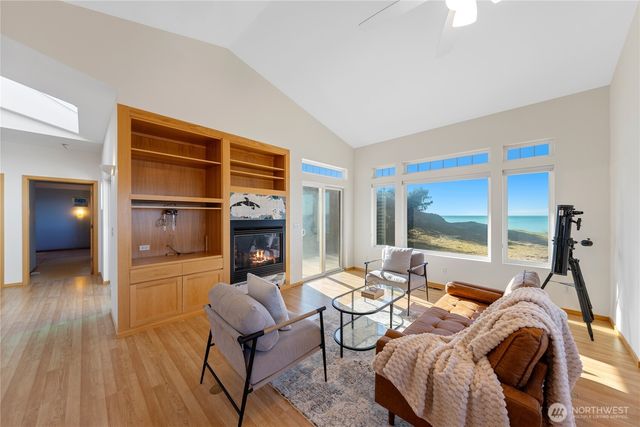 2337 West Beach Road, Oak Harbor, WA 98277