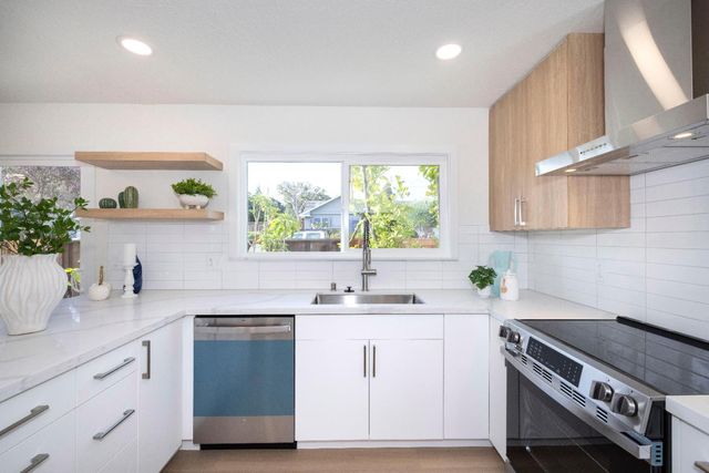 2671 Comstock Circle, Belmont, CA 94002