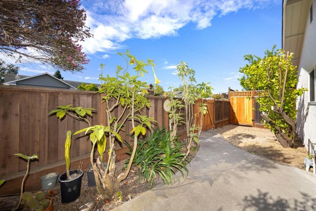 2671 Comstock Circle, Belmont, CA 94002