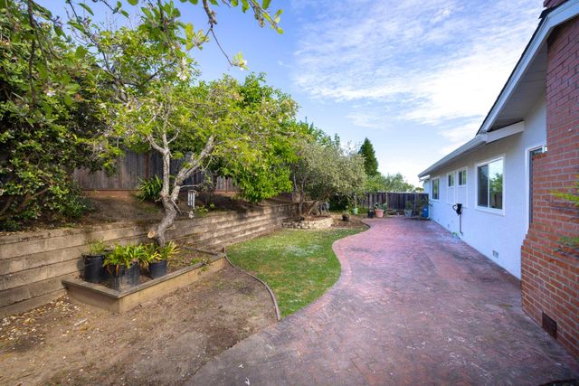 2671 Comstock Circle, Belmont, CA 94002