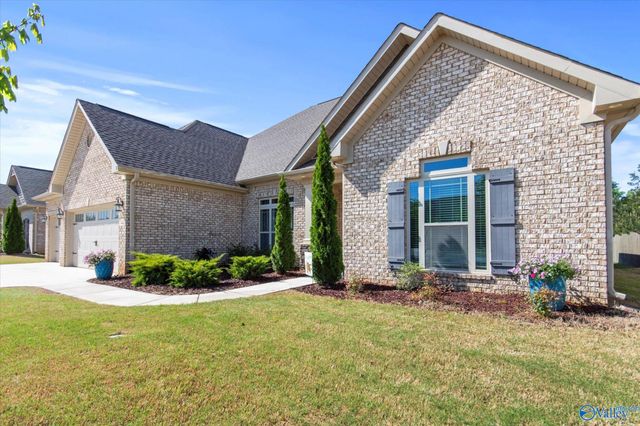 7440 Flint Crossing Circle, Owens Cross Roads, AL 35763