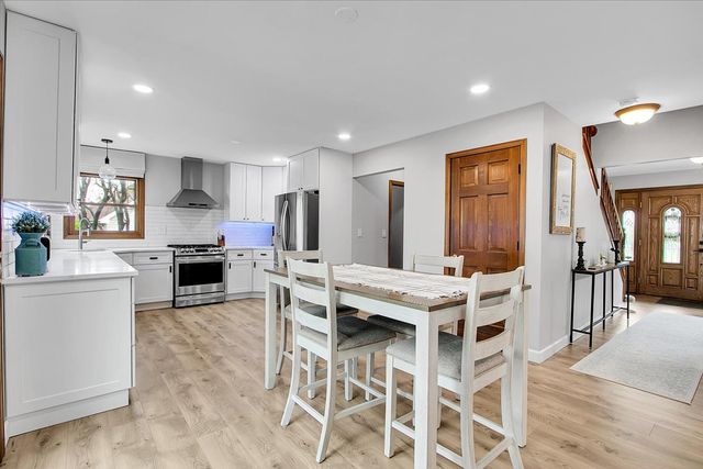 1450 Canter Lane, Bartlett, IL 60103