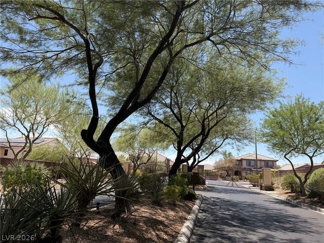 7427 Calzado Drive, Las Vegas, NV 89178