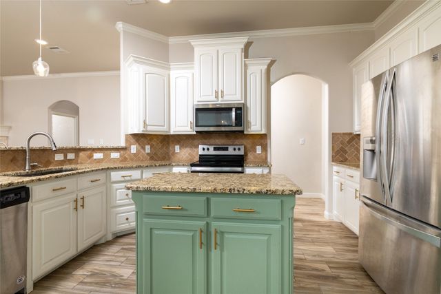 205 Harp Avenue, Godley, TX 76044