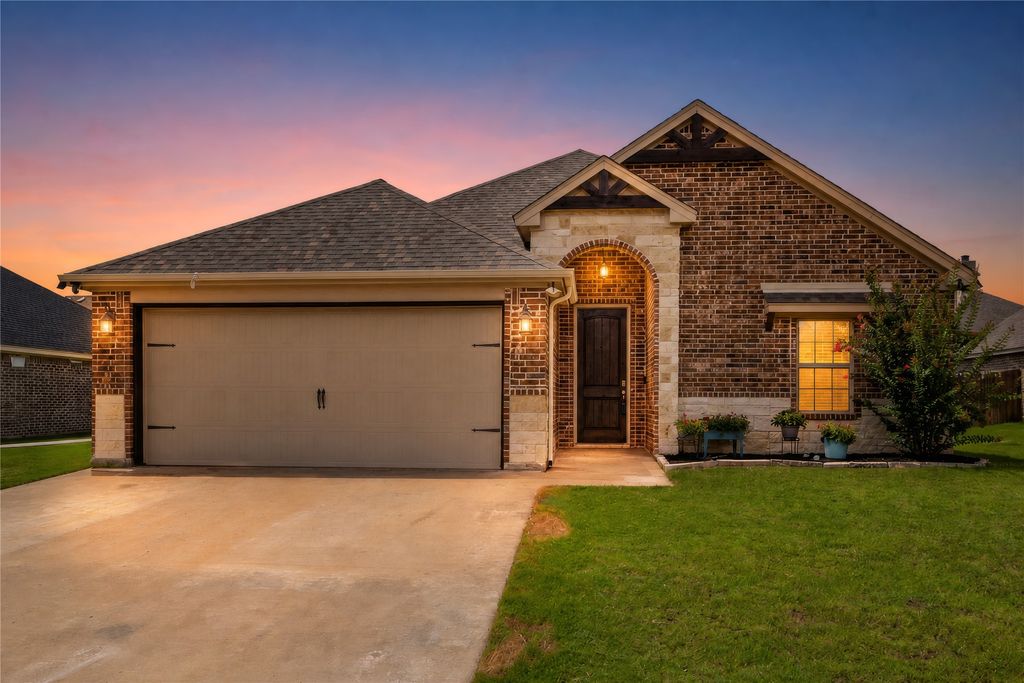 205 Harp Avenue, Godley, TX 76044