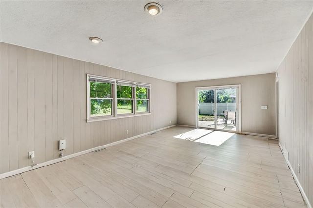 7904 E 87th Street, Raytown, MO 64138