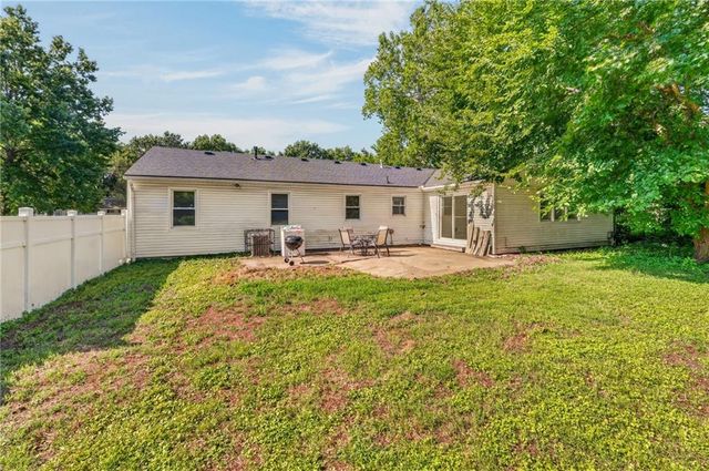 7904 E 87th Street, Raytown, MO 64138