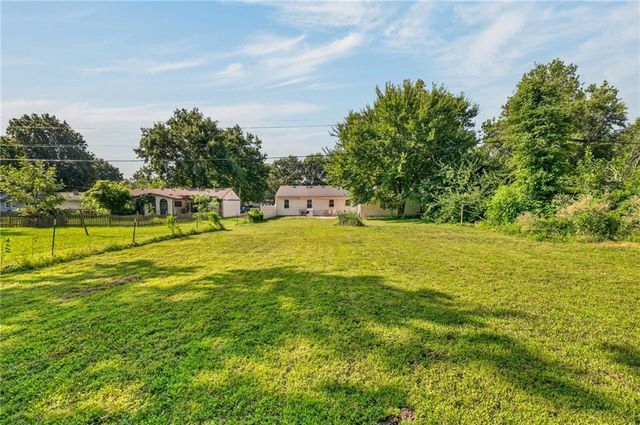7904 E 87th Street, Raytown, MO 64138