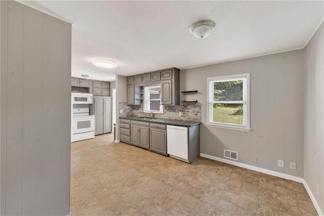 7904 E 87th Street, Raytown, MO 64138