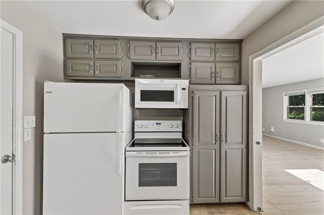7904 E 87th Street, Raytown, MO 64138