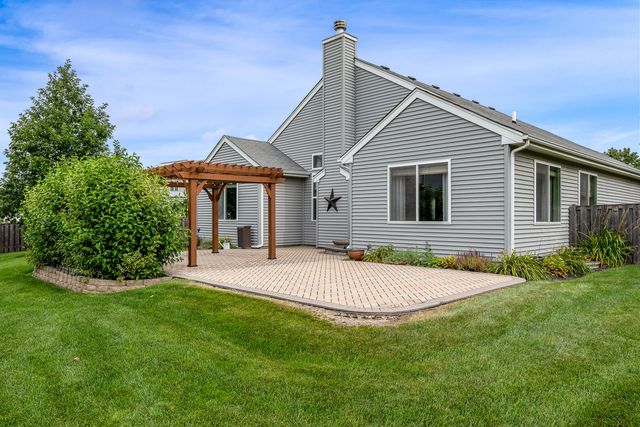 1009 Birchwood Drive, Pingree Grove, IL 60140