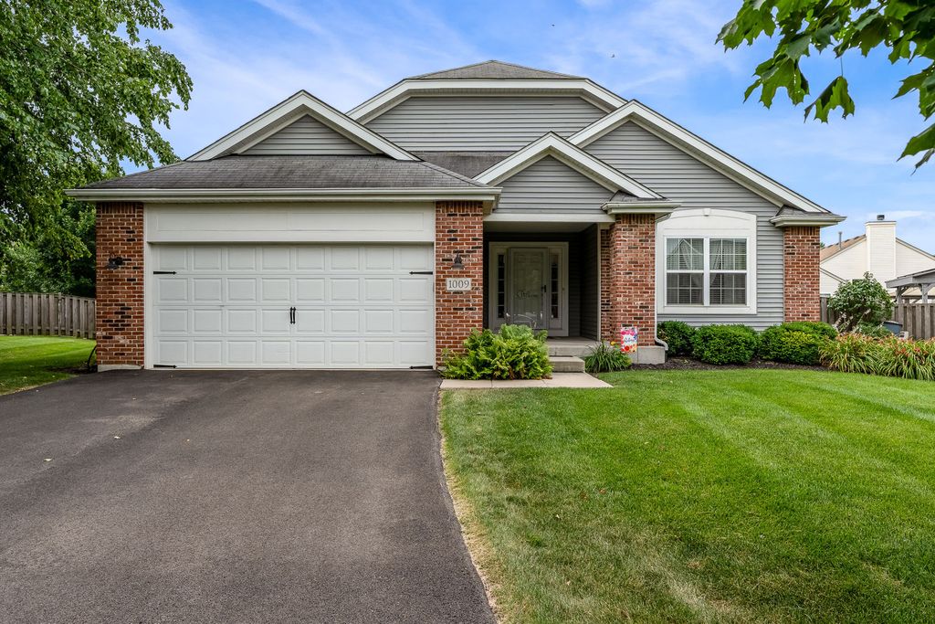 1009 Birchwood Drive, Pingree Grove, IL 60140