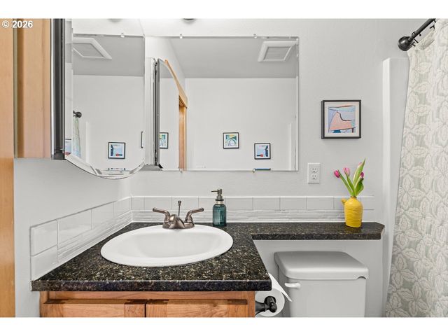 5536 Ne ALBERTA St A & B, Portland, OR 97218