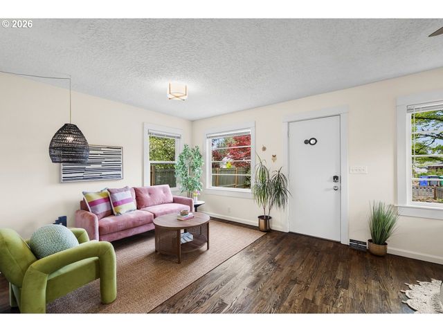 5536 Ne ALBERTA St A & B, Portland, OR 97218