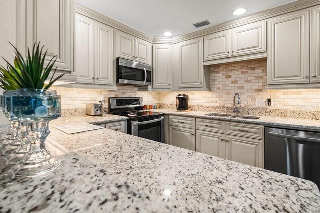 401 DORCHESTER PLACE 61, Sun City Center, FL 33573