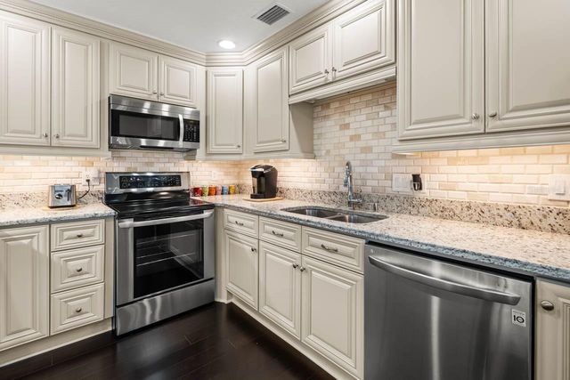 401 DORCHESTER PLACE 61, Sun City Center, FL 33573