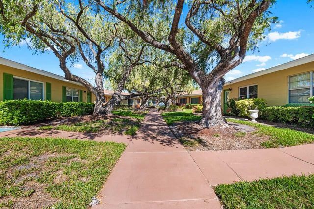 401 DORCHESTER PLACE 61, Sun City Center, FL 33573