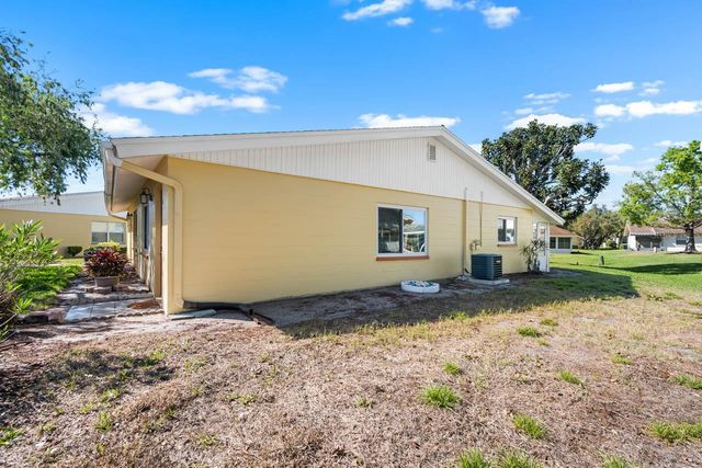 401 DORCHESTER PLACE 61, Sun City Center, FL 33573