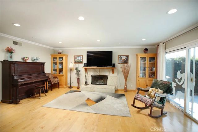 5523 Parkmor Road, Calabasas, CA 91302