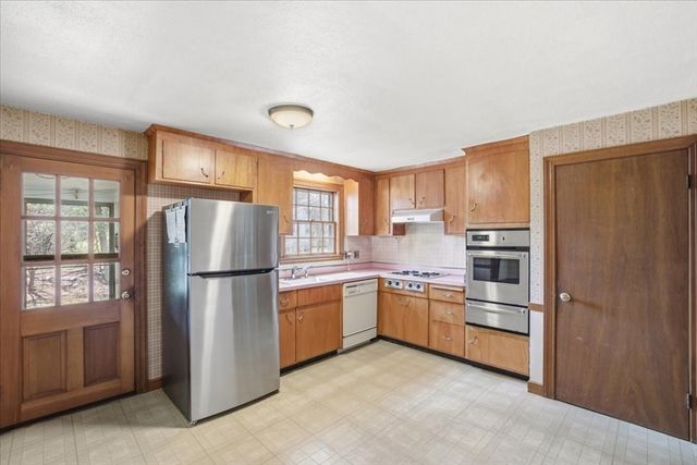 77 Booth Rd, Dedham, MA 02026