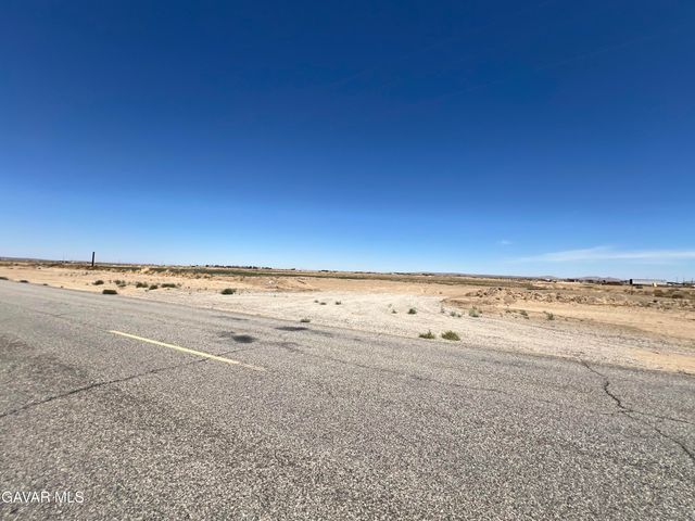 E 50th Street, Lancaster, CA 93535