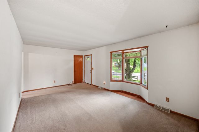 3407 SE 18th Court, Des Moines, IA 50320