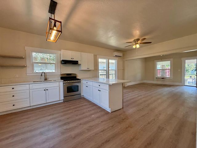 1929 E Grant Avenue, Fresno, CA 93701