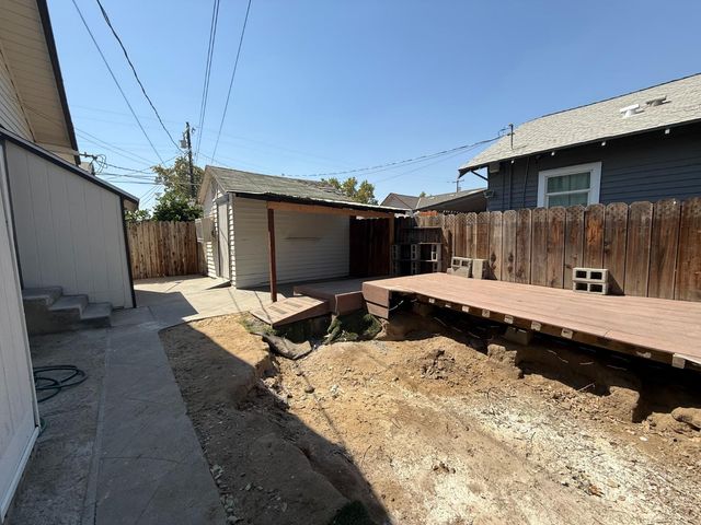 1929 E Grant Avenue, Fresno, CA 93701